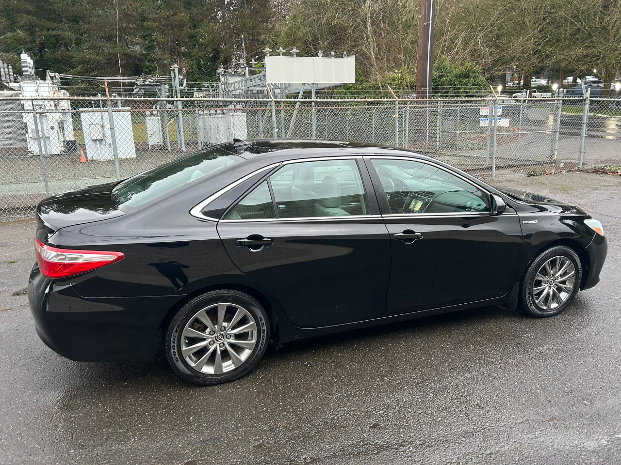 Toyota Camry Hybrid XLE 2016