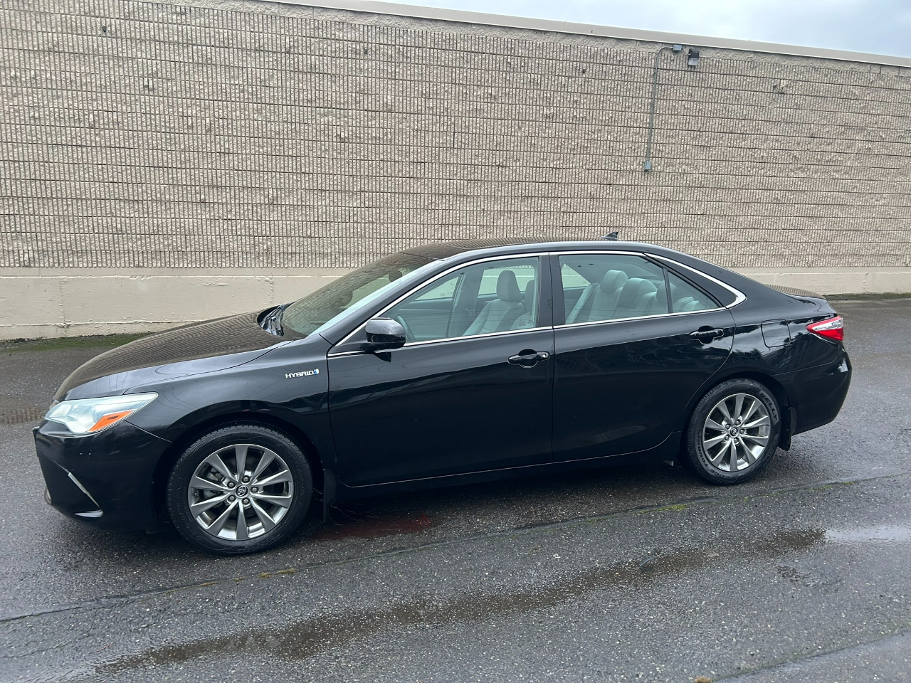 Toyota Camry Hybrid XLE 2016