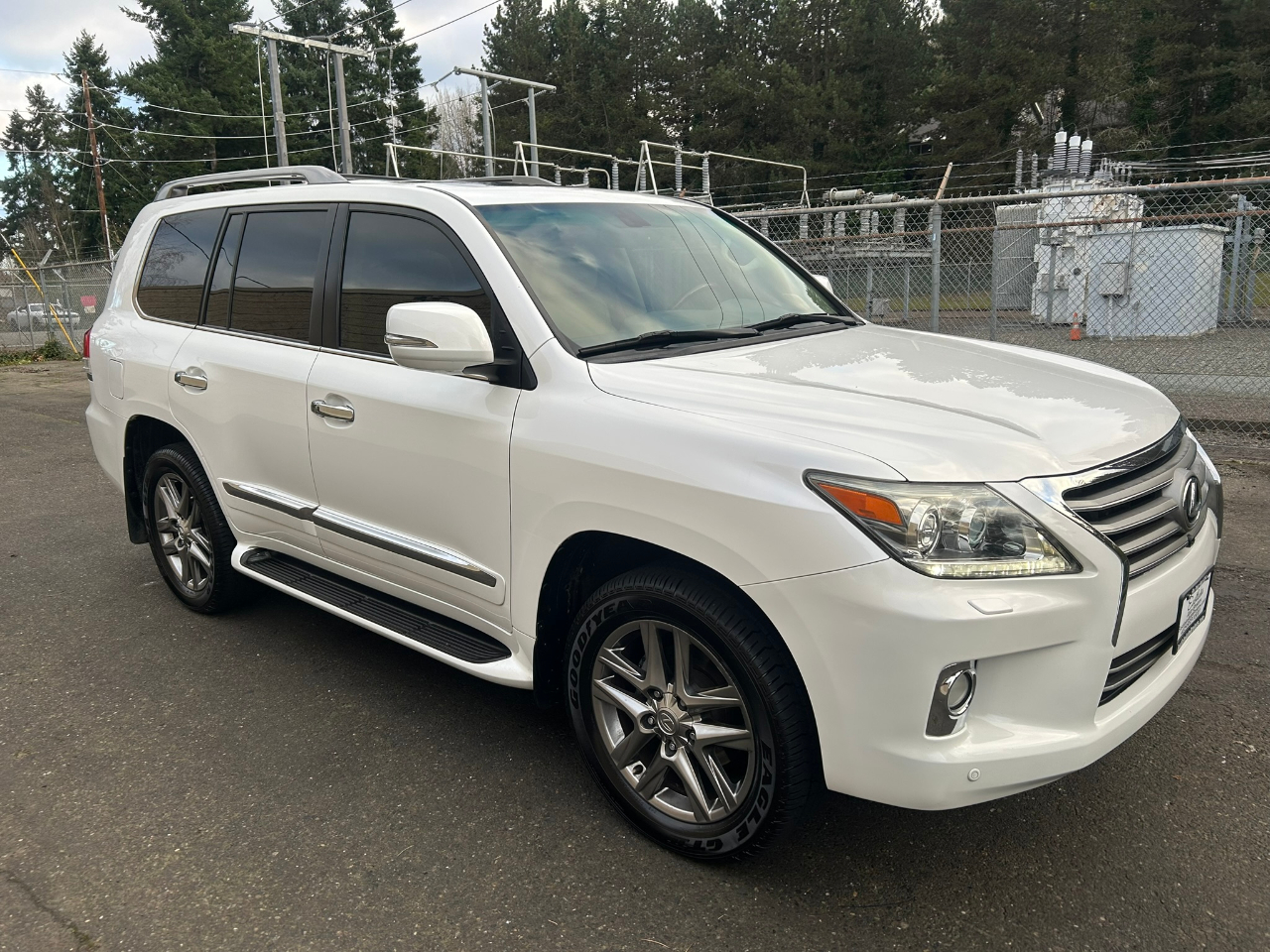 Lexus LX 570 Sport Utility 2013