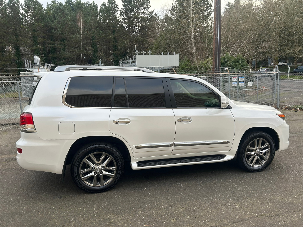 Lexus LX 570 Sport Utility 2013