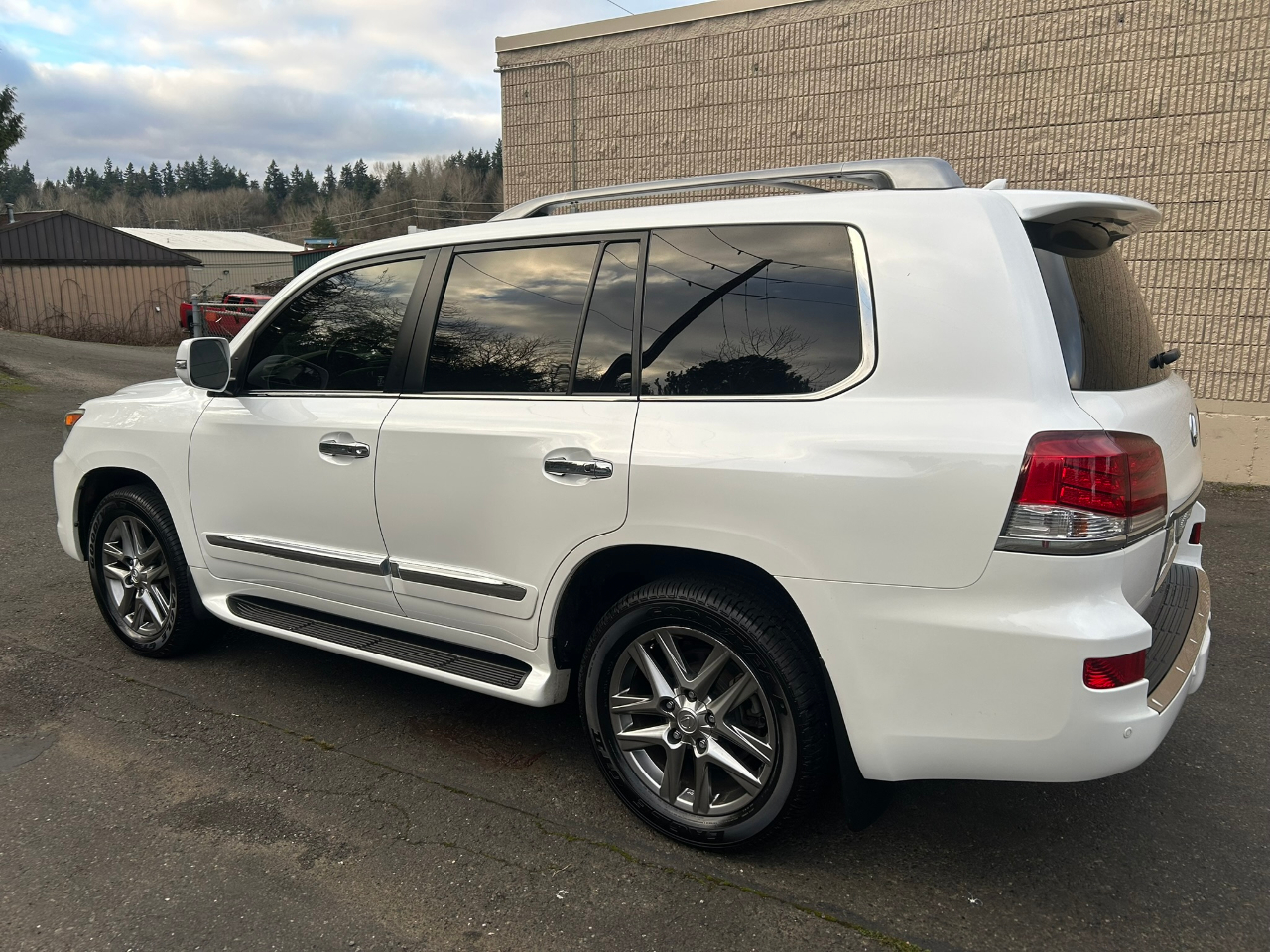 Lexus LX 570 Sport Utility 2013