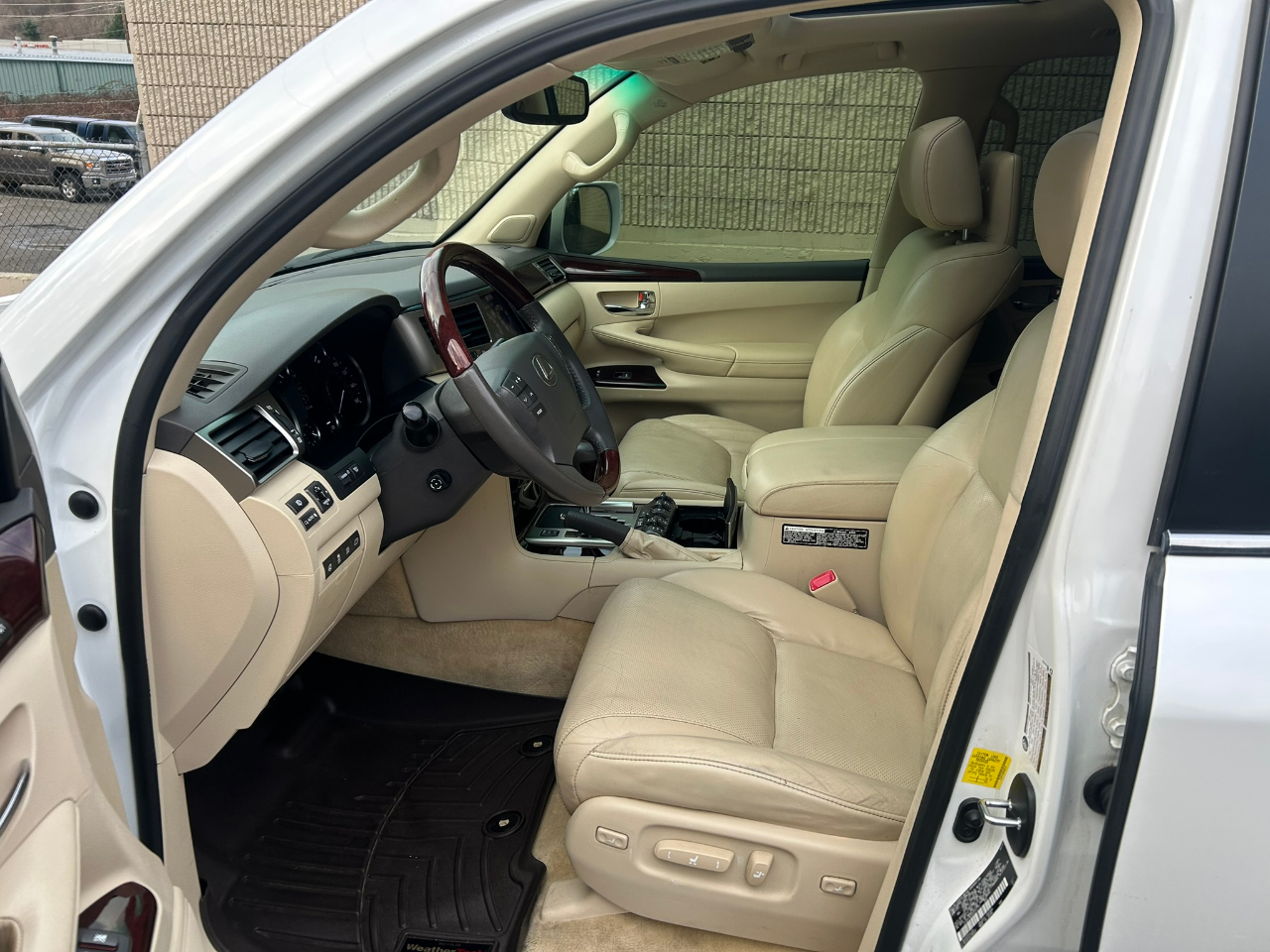 Lexus LX 570 Sport Utility 2013