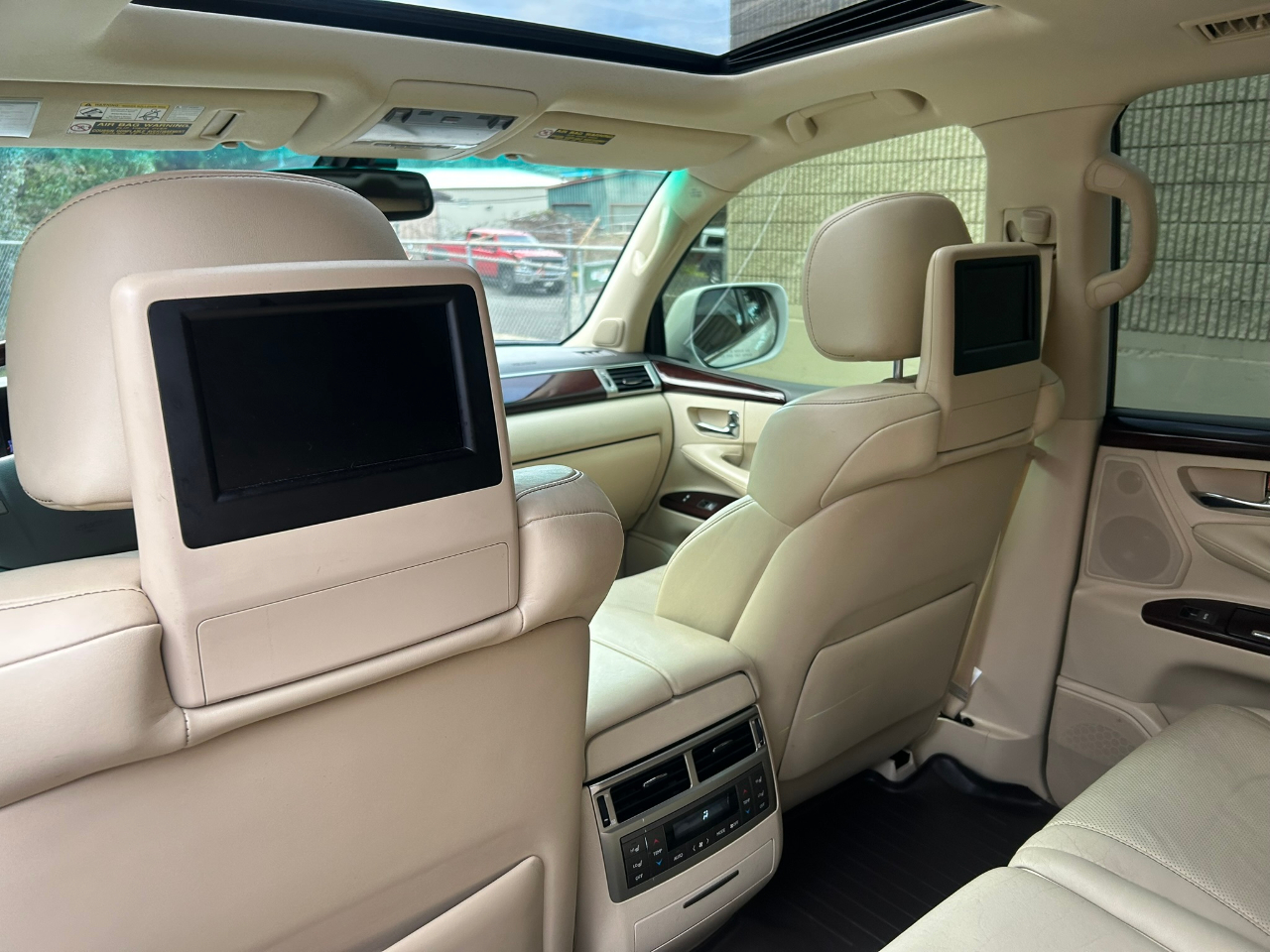 Lexus LX 570 Sport Utility 2013