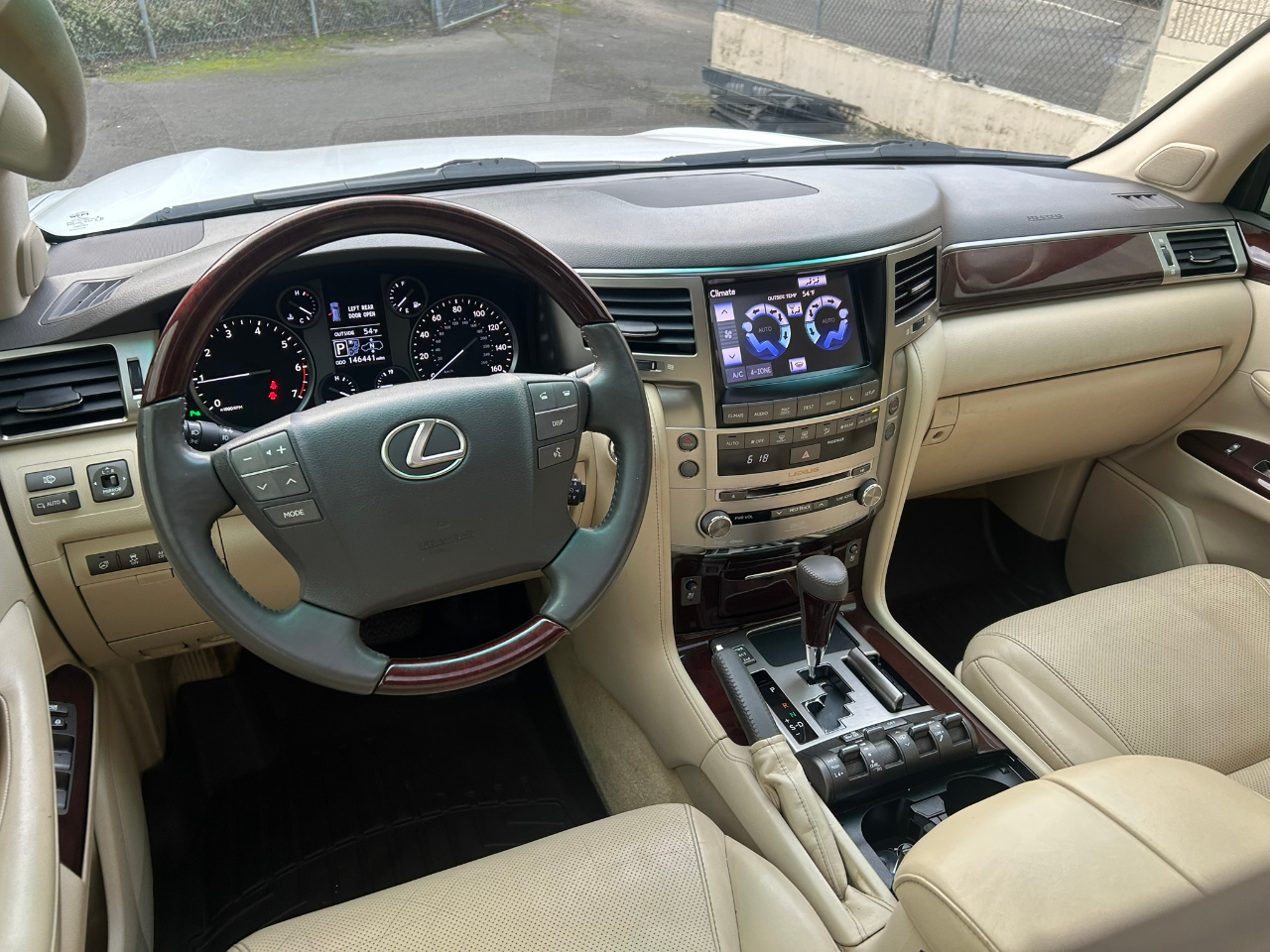 Lexus LX 570 Sport Utility 2013