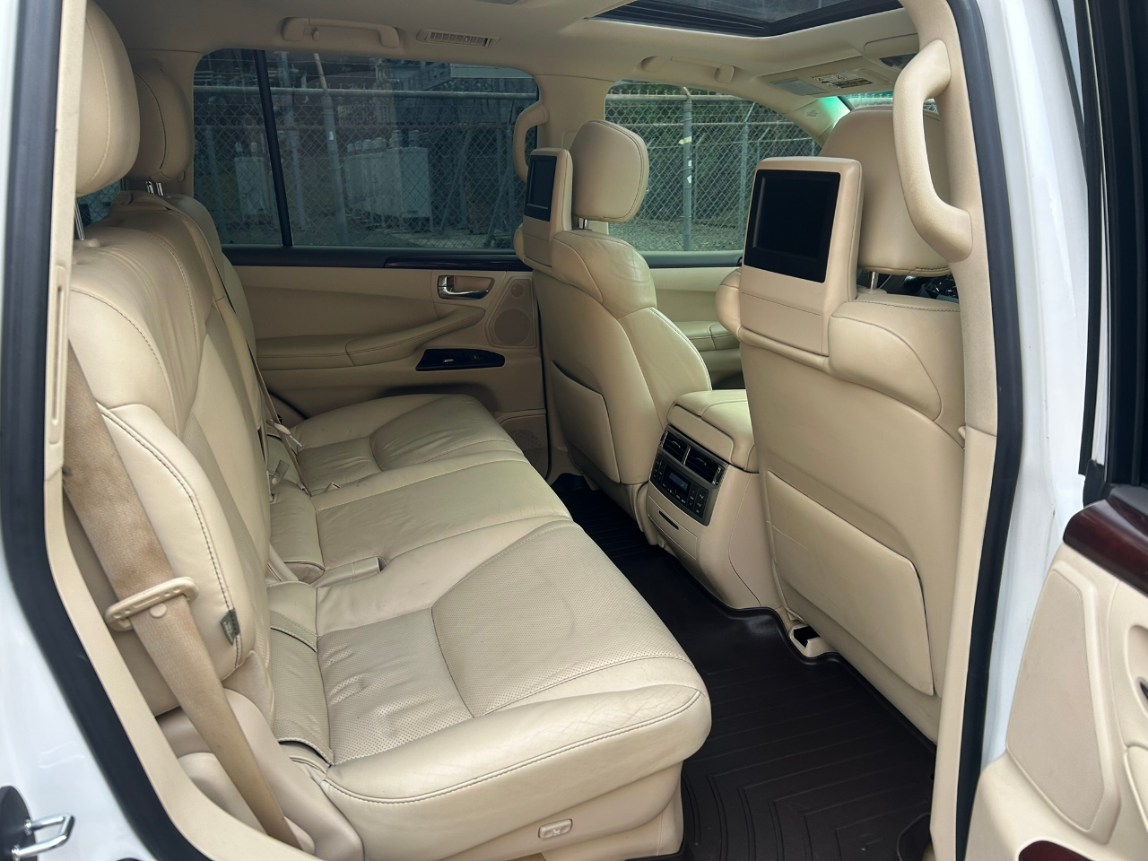 Lexus LX 570 Sport Utility 2013