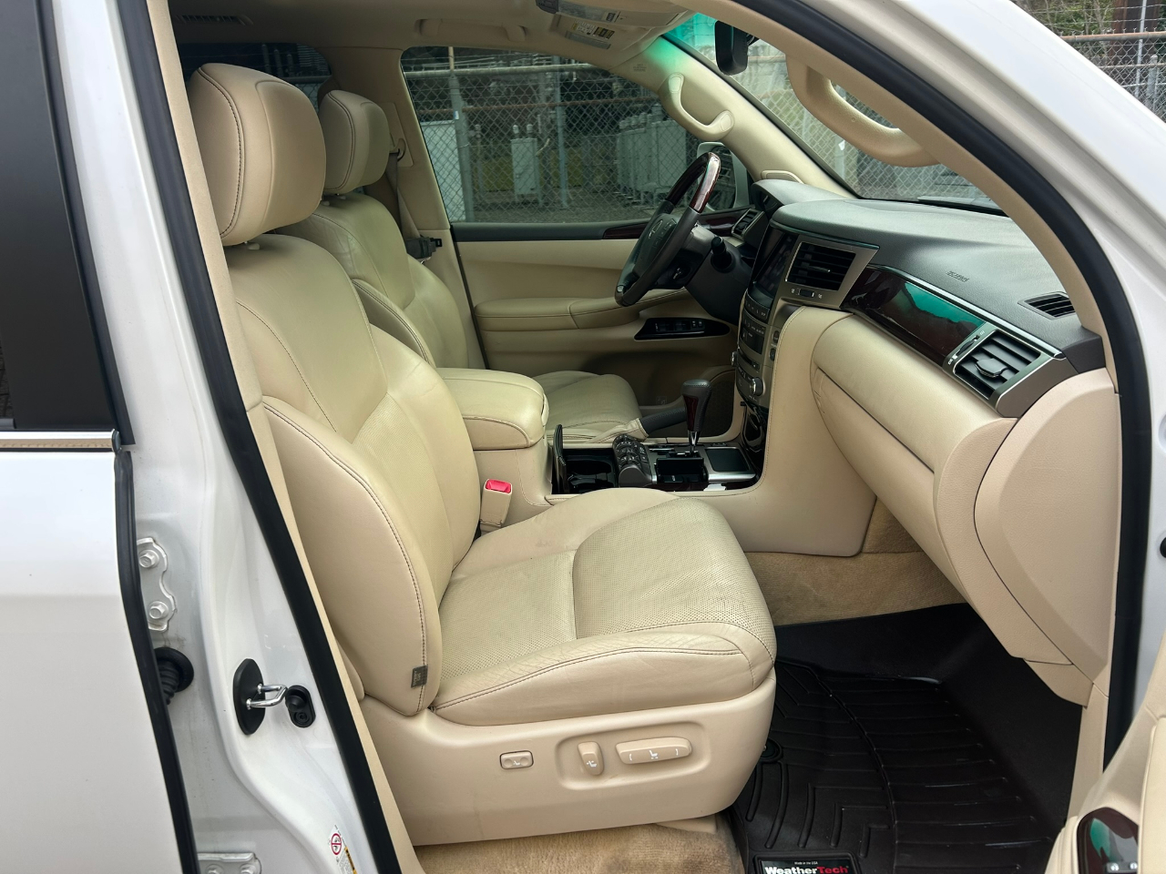 Lexus LX 570 Sport Utility 2013