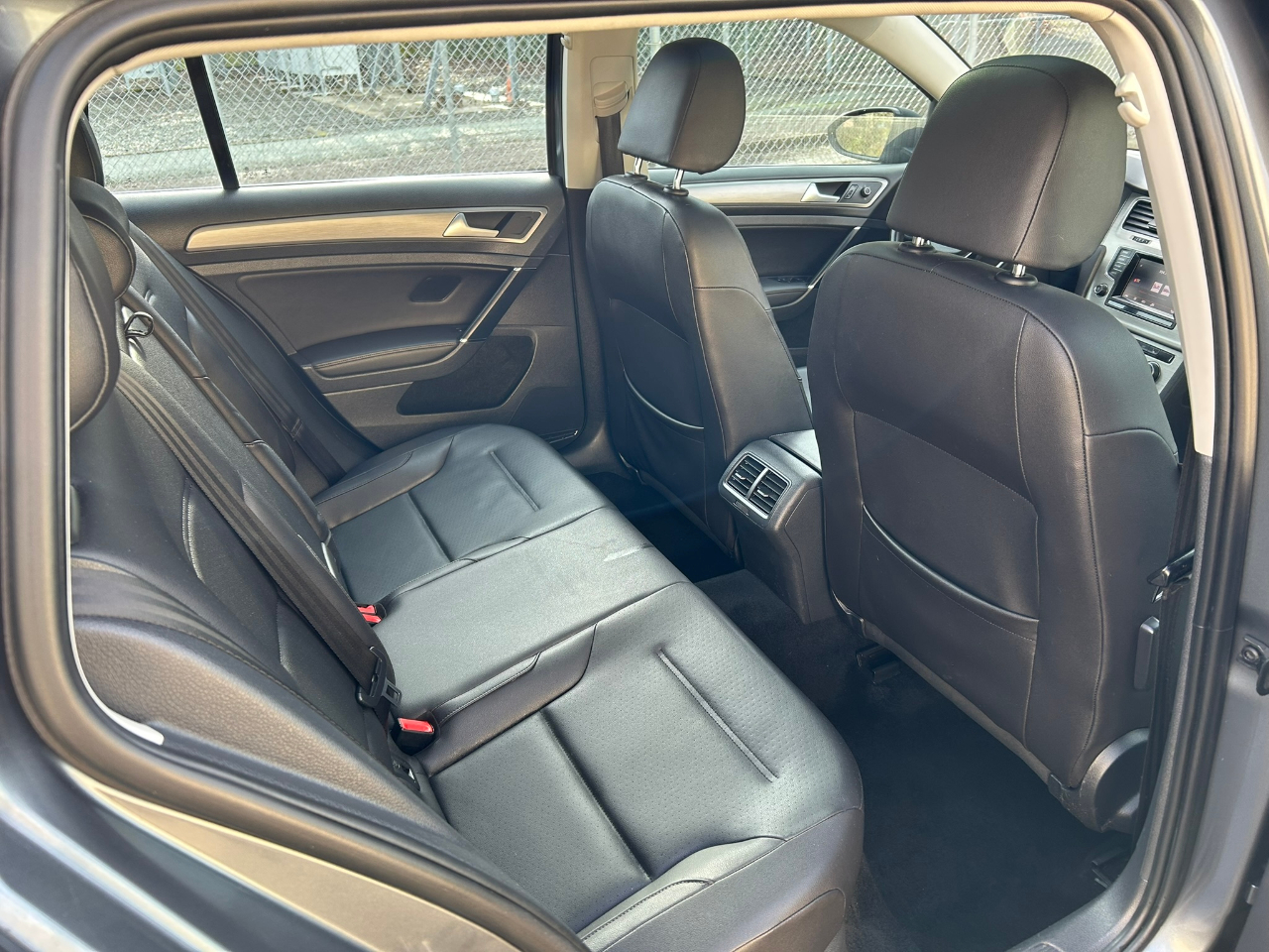 Volkswagen Golf SportWagen TDI SE 6A 2015