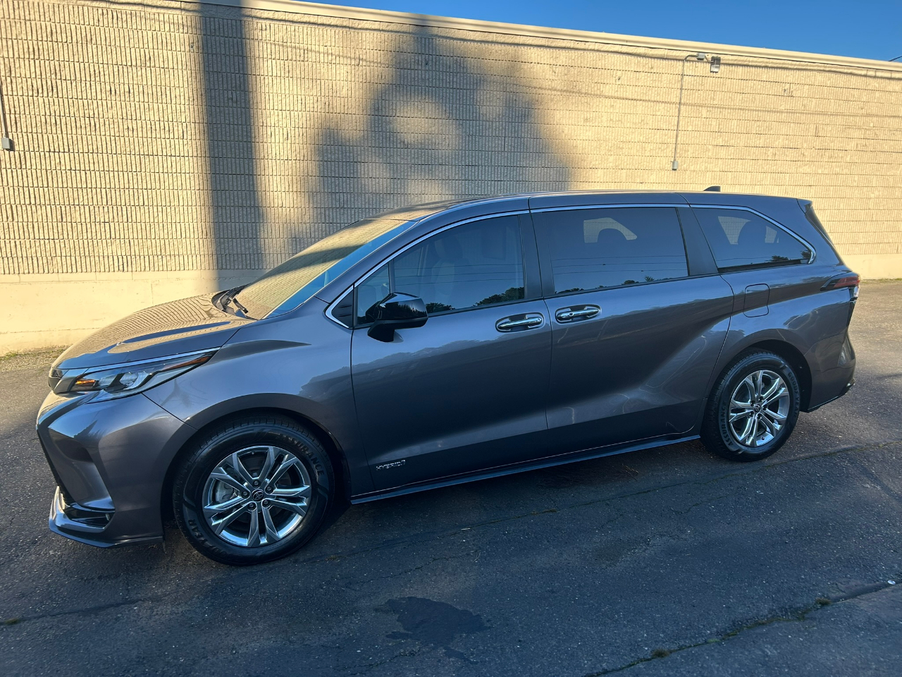 Toyota Sienna XSE 7-Passenger AWD 2021