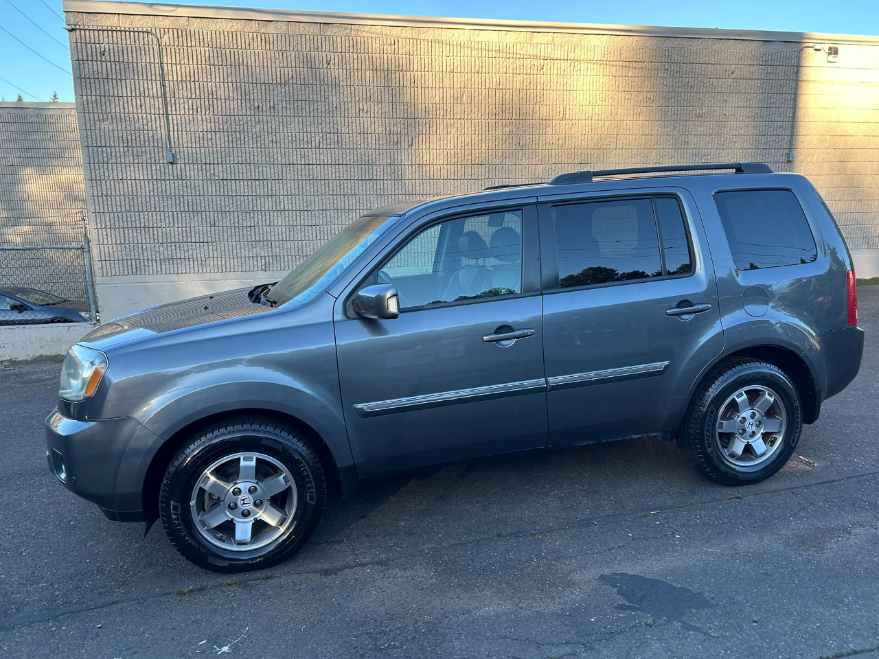 Honda Pilot Touring 4WD 5-Spd AT with DVD 2011