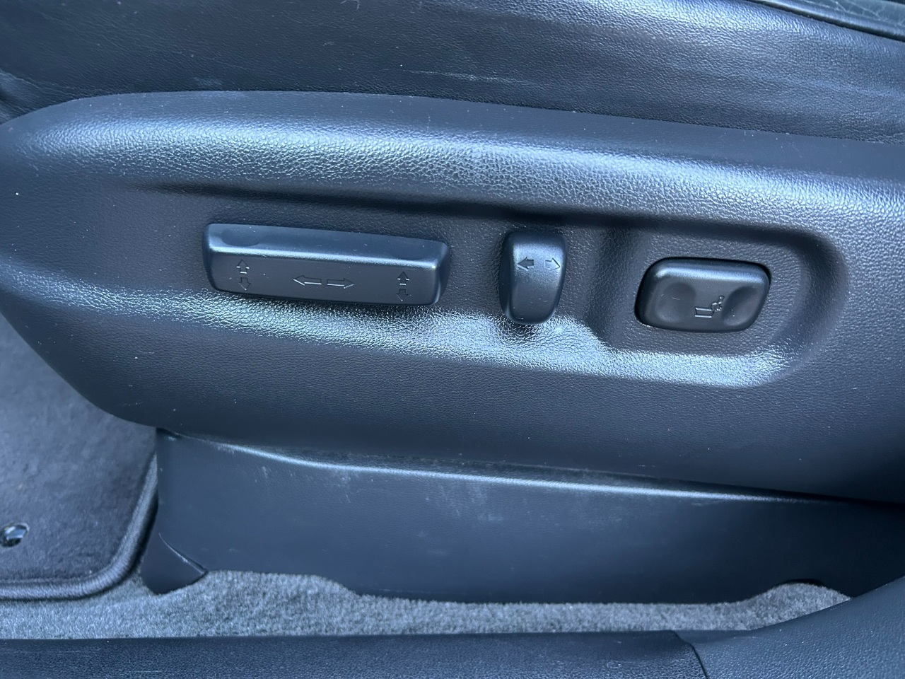 Honda Pilot Touring 4WD 5-Spd AT with DVD 2011