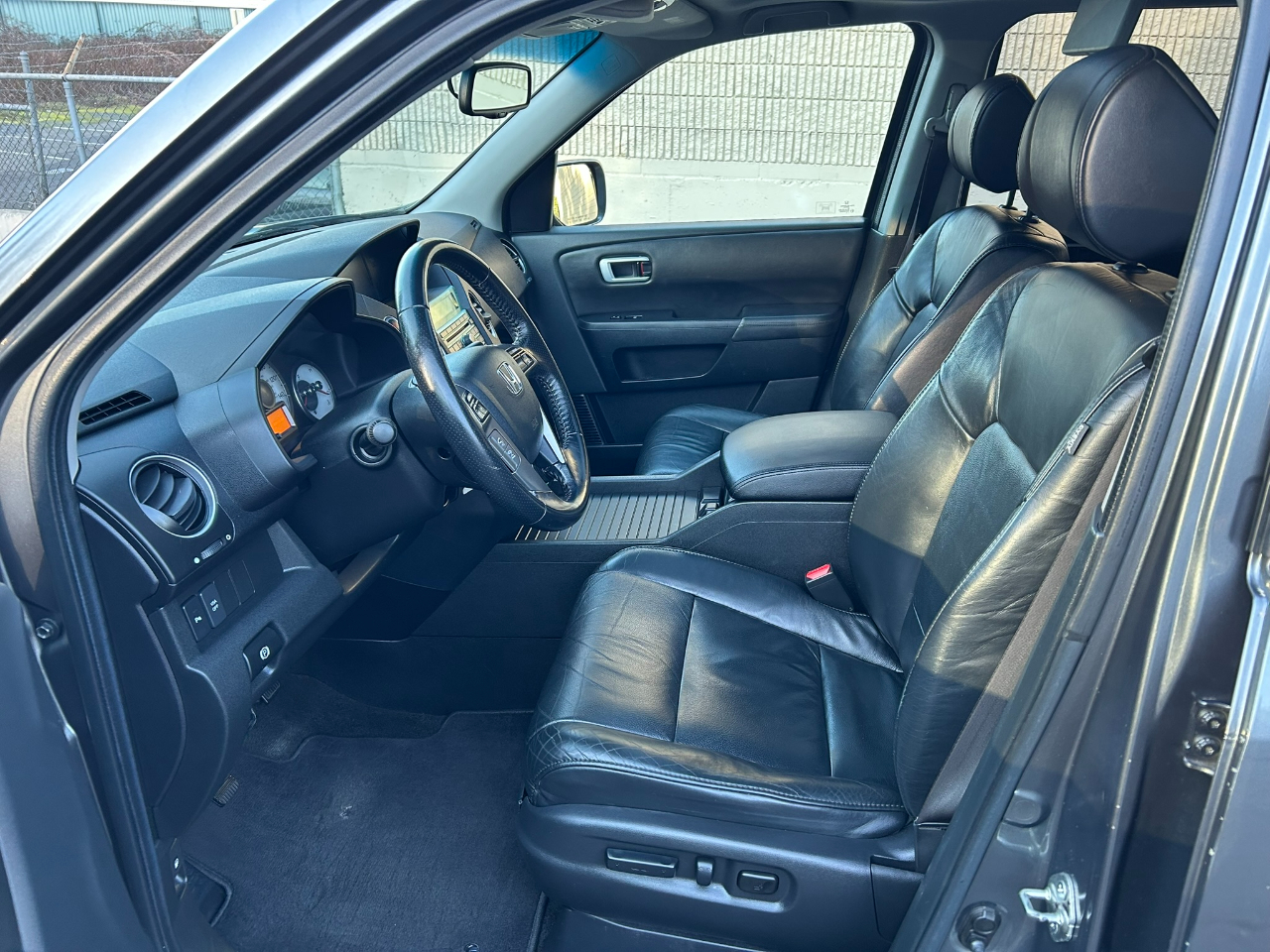 Honda Pilot Touring 4WD 5-Spd AT with DVD 2011