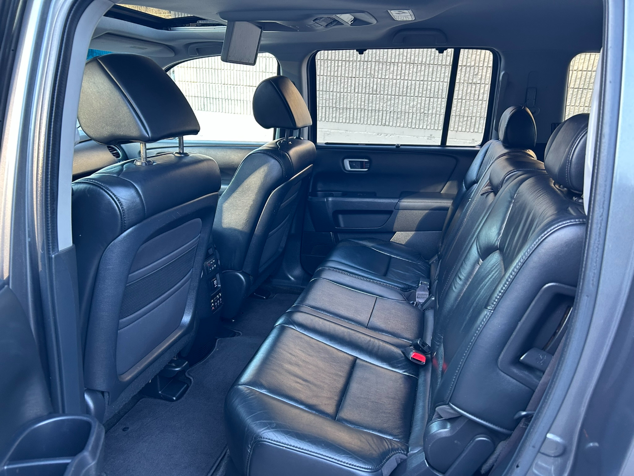 Honda Pilot Touring 4WD 5-Spd AT with DVD 2011