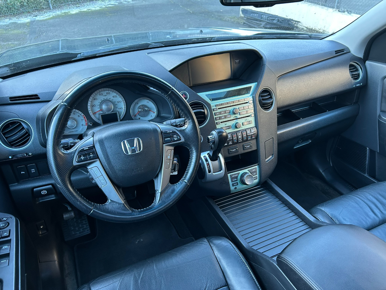 Honda Pilot Touring 4WD 5-Spd AT with DVD 2011