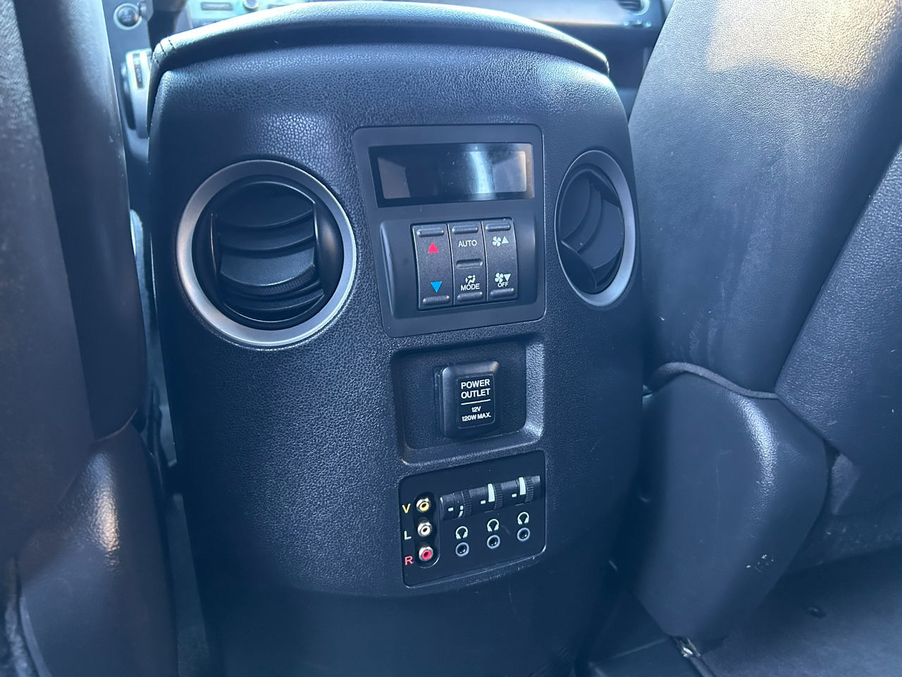 Honda Pilot Touring 4WD 5-Spd AT with DVD 2011