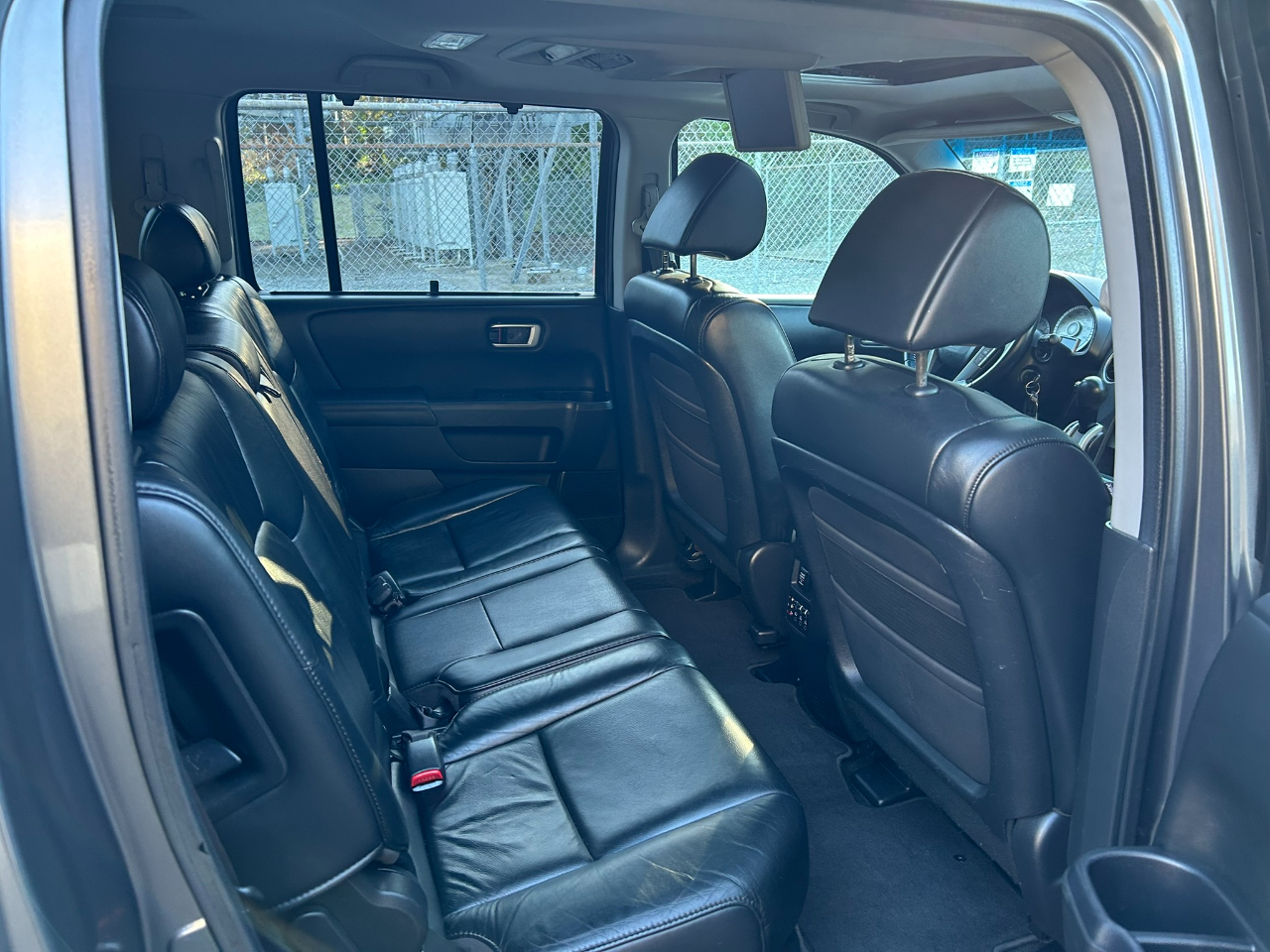 Honda Pilot Touring 4WD 5-Spd AT with DVD 2011