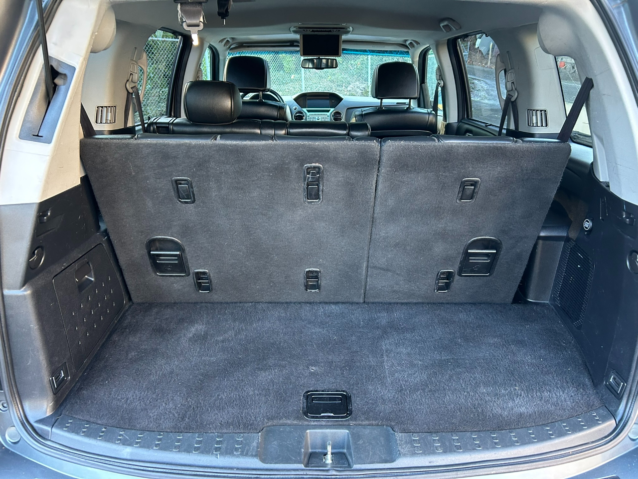 Honda Pilot Touring 4WD 5-Spd AT with DVD 2011