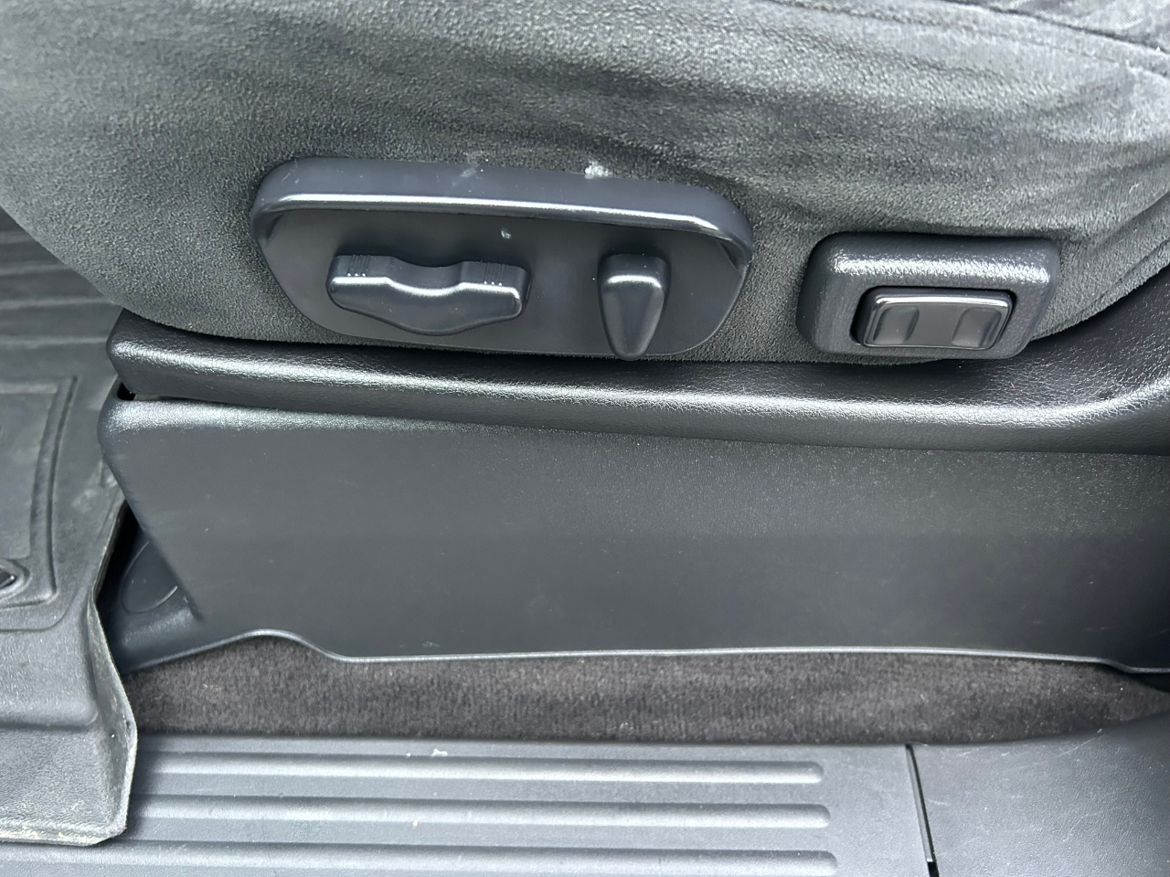 Nissan Armada SV 4WD 2015