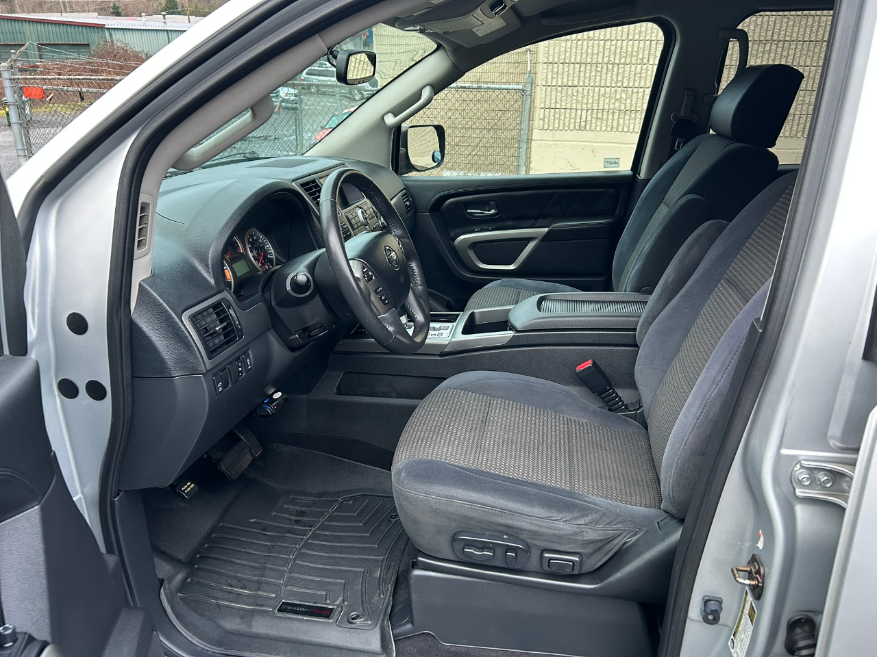 Nissan Armada SV 4WD 2015