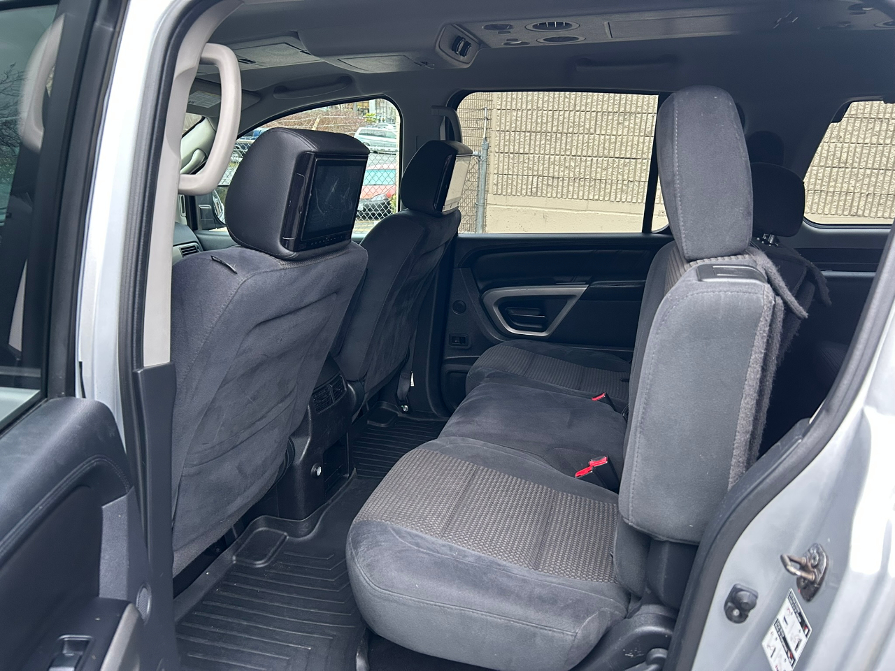 Nissan Armada SV 4WD 2015