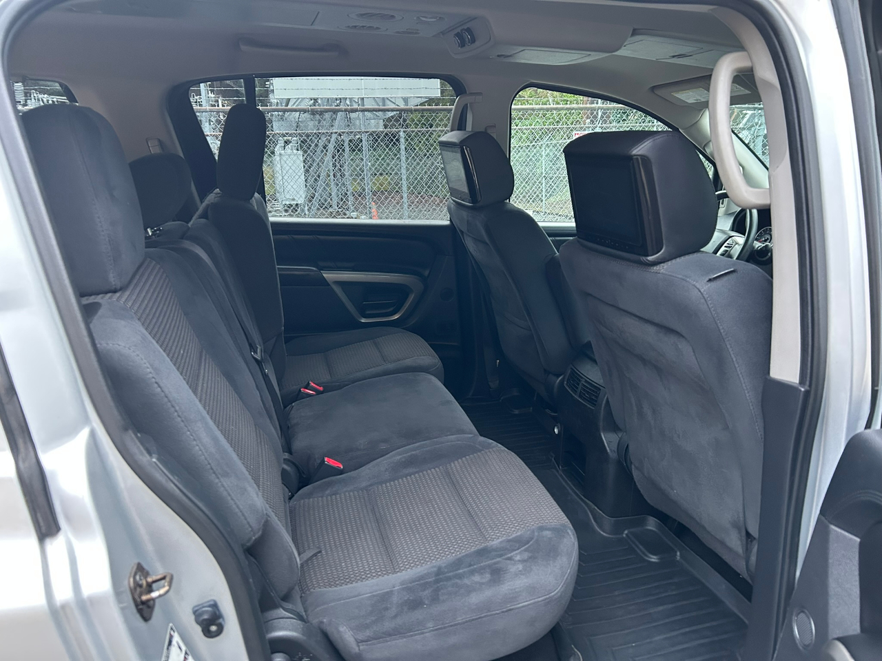 Nissan Armada SV 4WD 2015