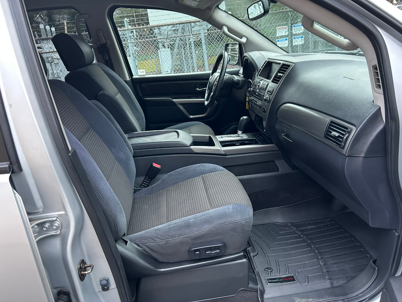 Nissan Armada SV 4WD 2015