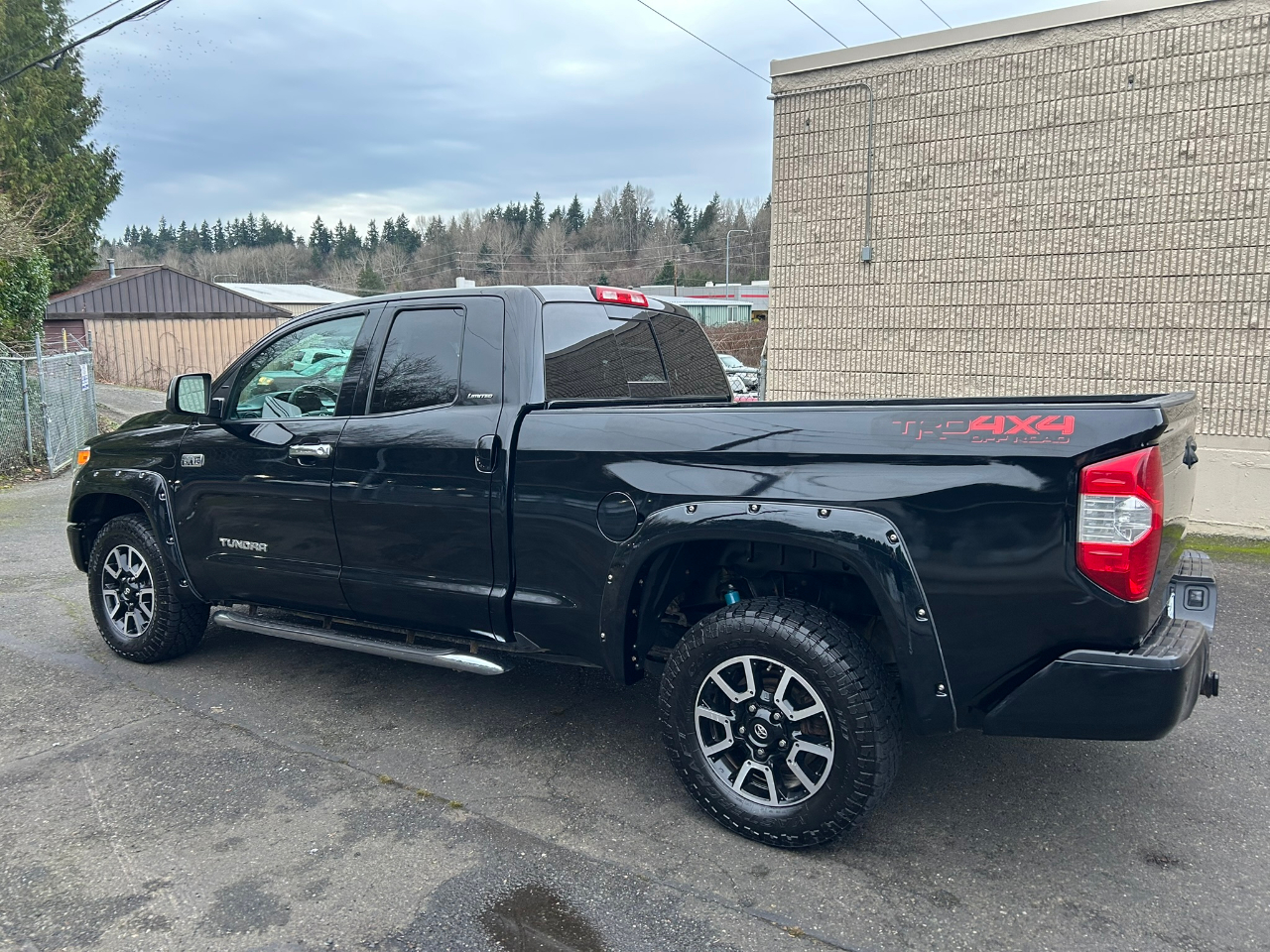Toyota Tundra Limited 5.7L Double Cab 4WD 2017
