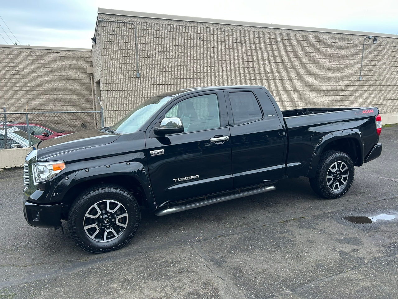 Toyota Tundra Limited 5.7L Double Cab 4WD 2017