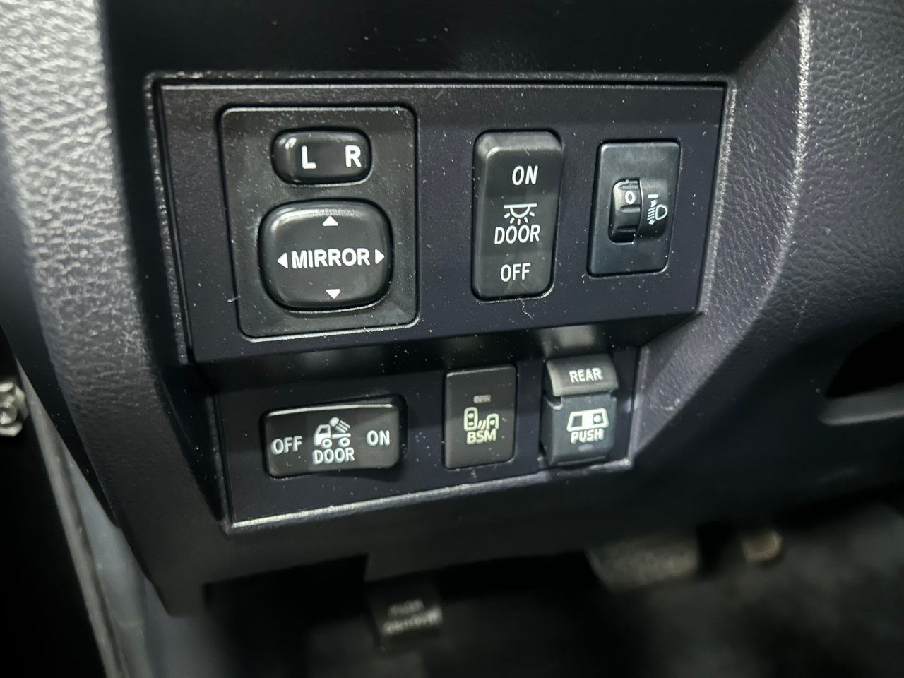 Toyota Tundra Limited 5.7L Double Cab 4WD 2017