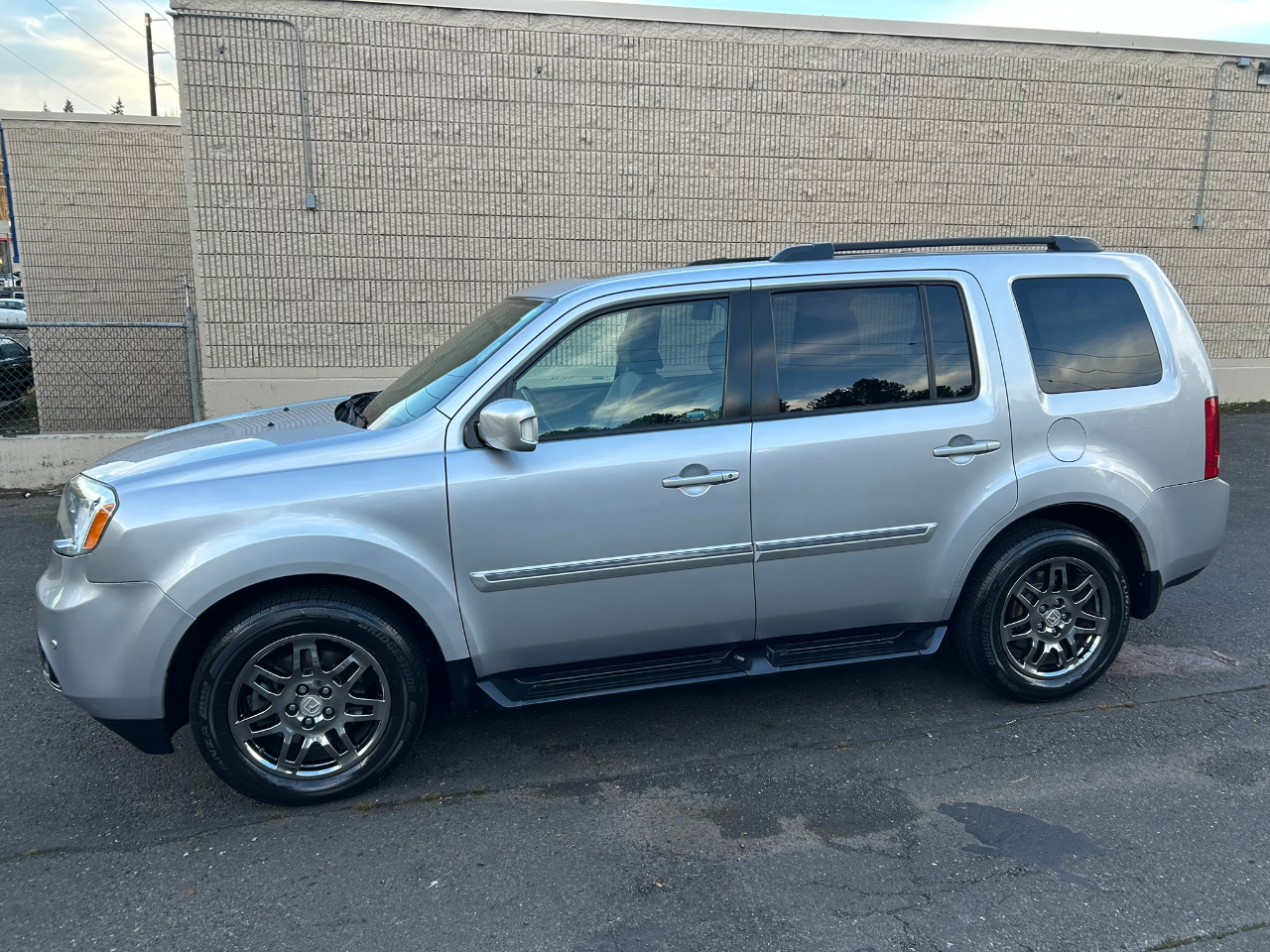 Honda Pilot Touring 4WD 5-Spd AT with DVD 2013