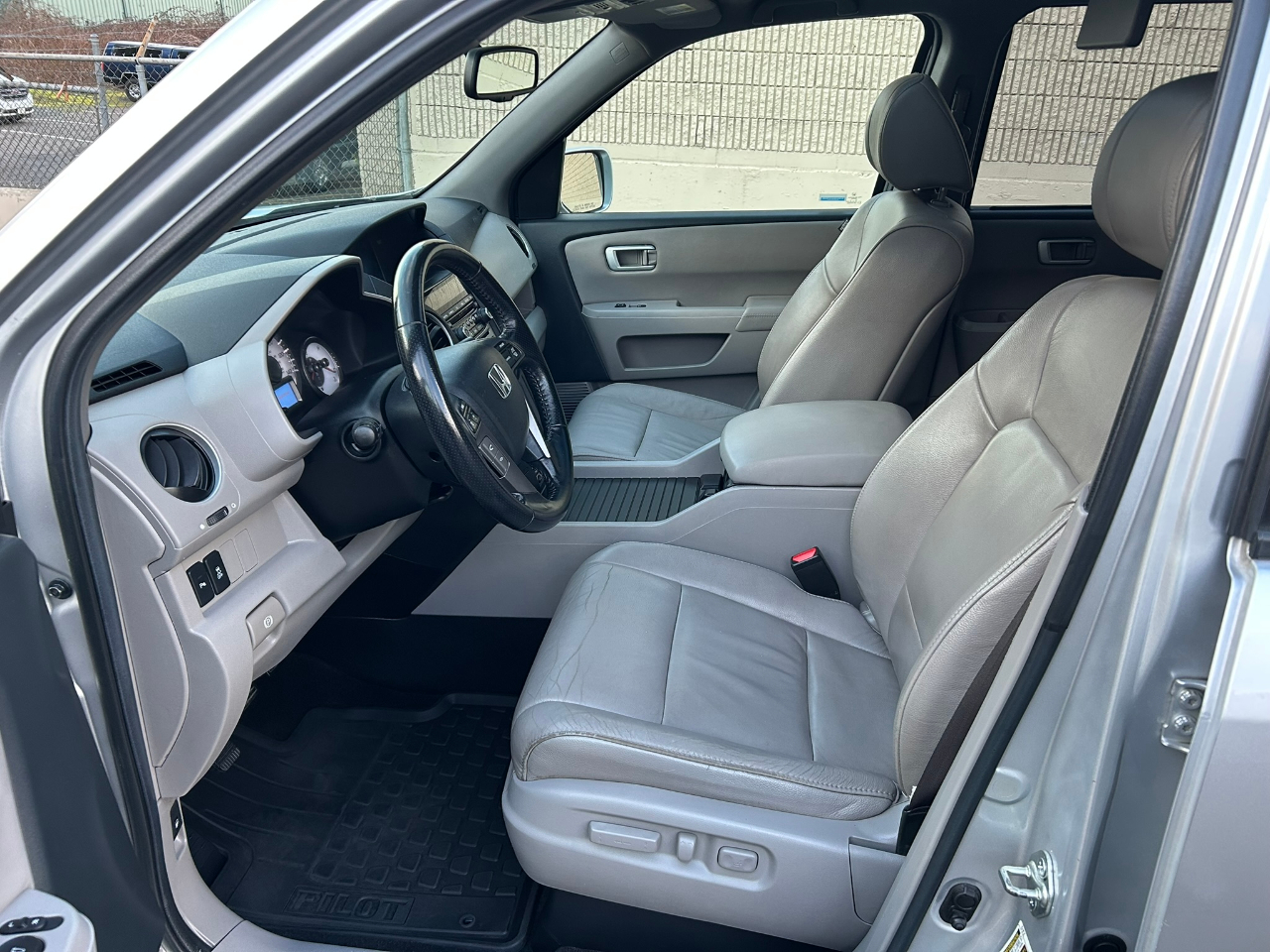 Honda Pilot Touring 4WD 5-Spd AT with DVD 2013