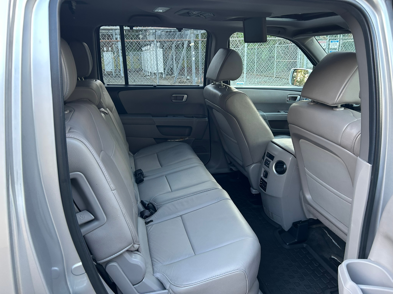 Honda Pilot Touring 4WD 5-Spd AT with DVD 2013