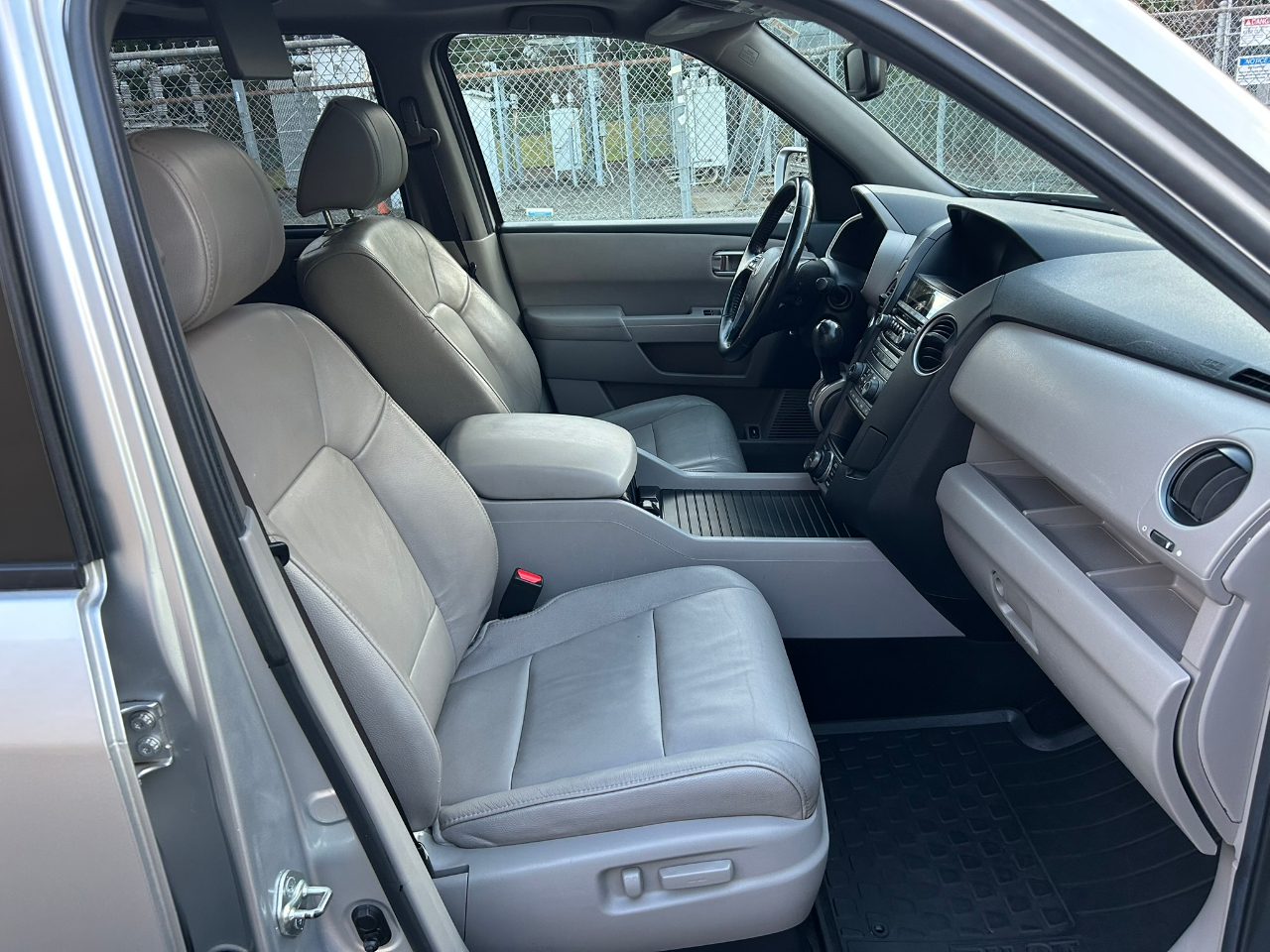 Honda Pilot Touring 4WD 5-Spd AT with DVD 2013