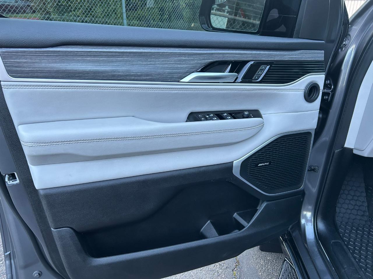 Jeep Wagoneer Series II 4WD 2023