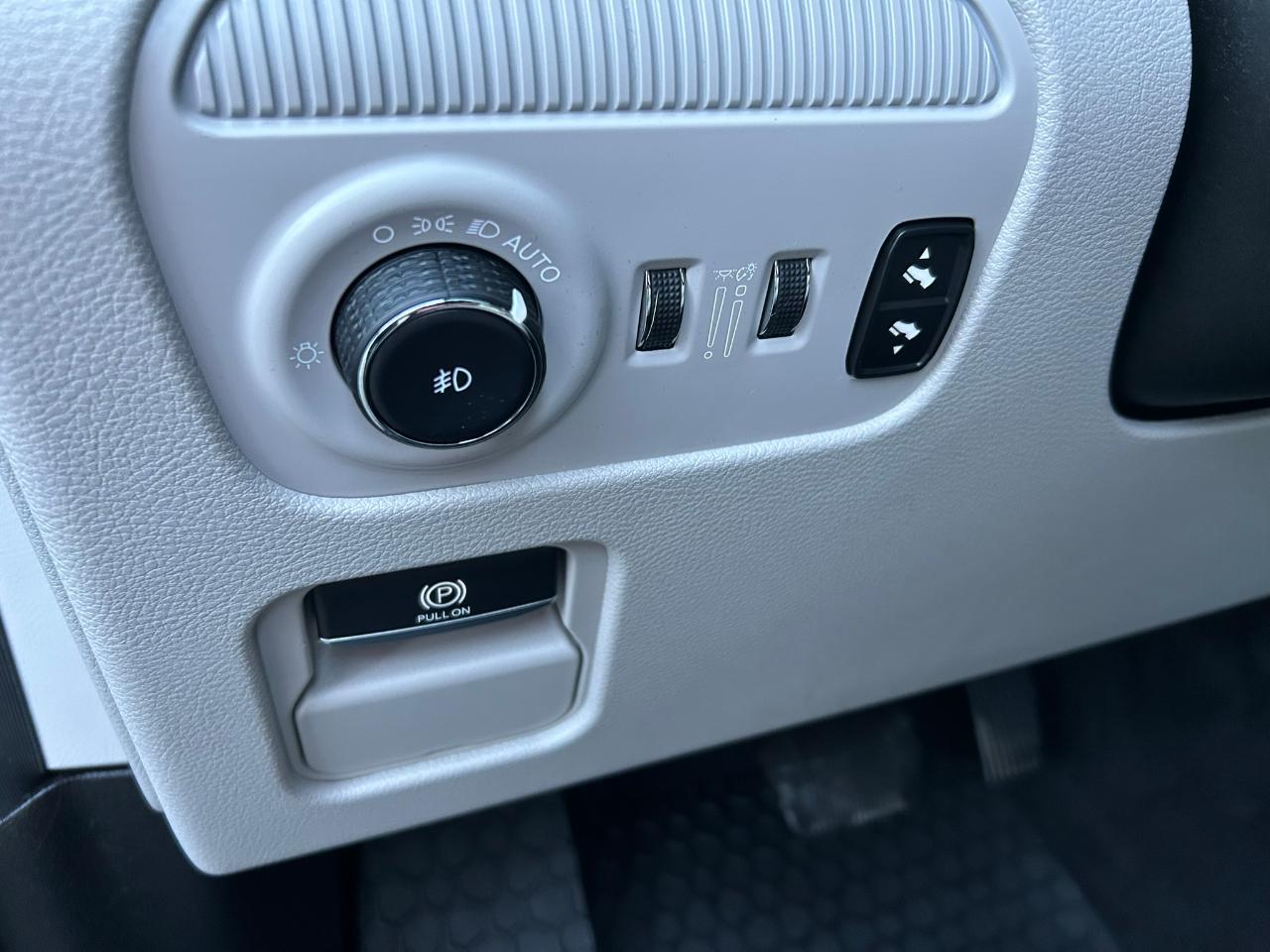 Jeep Wagoneer Series II 4WD 2023