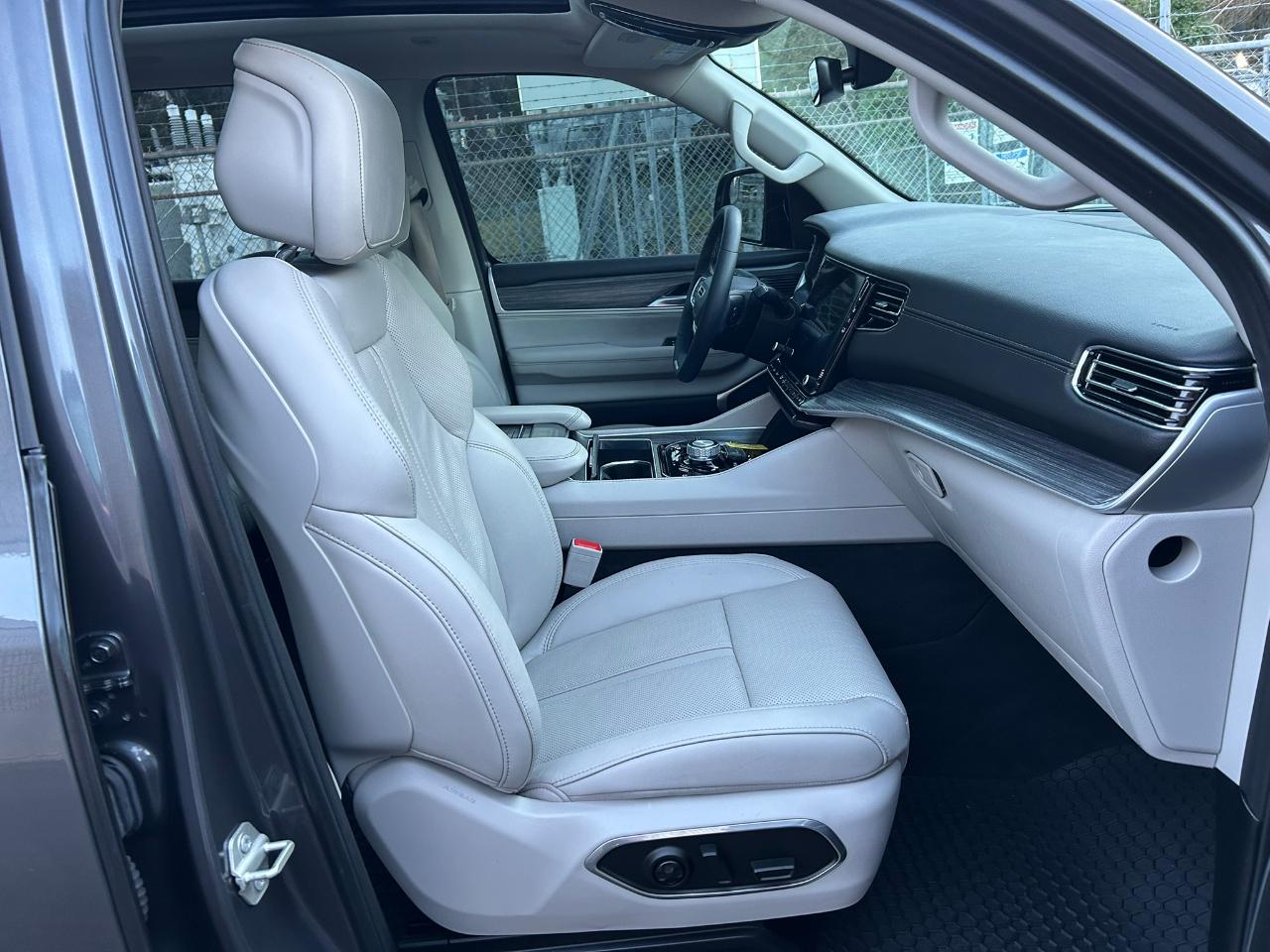 Jeep Wagoneer Series II 4WD 2023