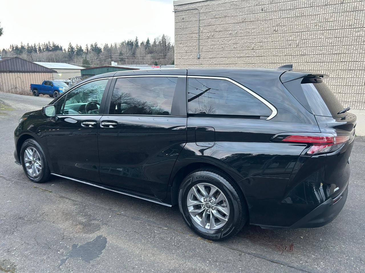 Toyota Sienna XLE 7-Passenger AWD 2022