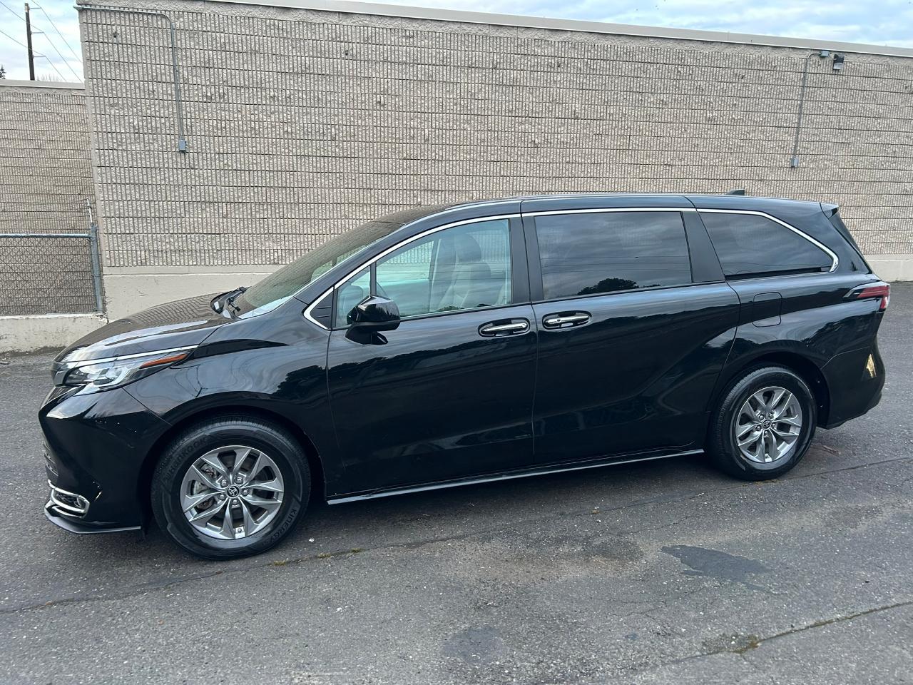 Toyota Sienna XLE 7-Passenger AWD 2022