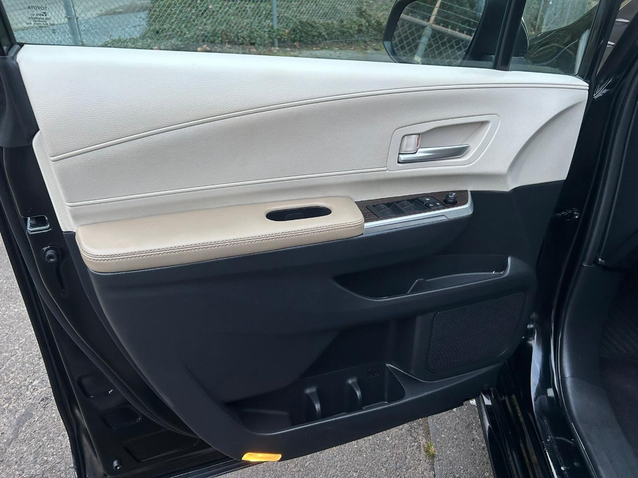 Toyota Sienna XLE 7-Passenger AWD 2022