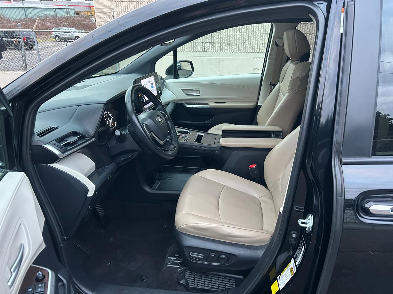 Toyota Sienna XLE 7-Passenger AWD 2022