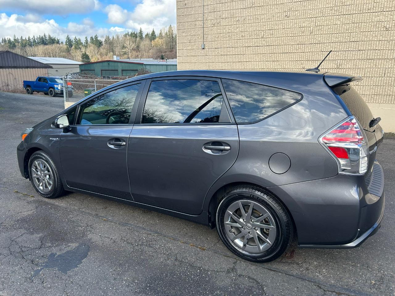 Toyota Prius V Four 2016