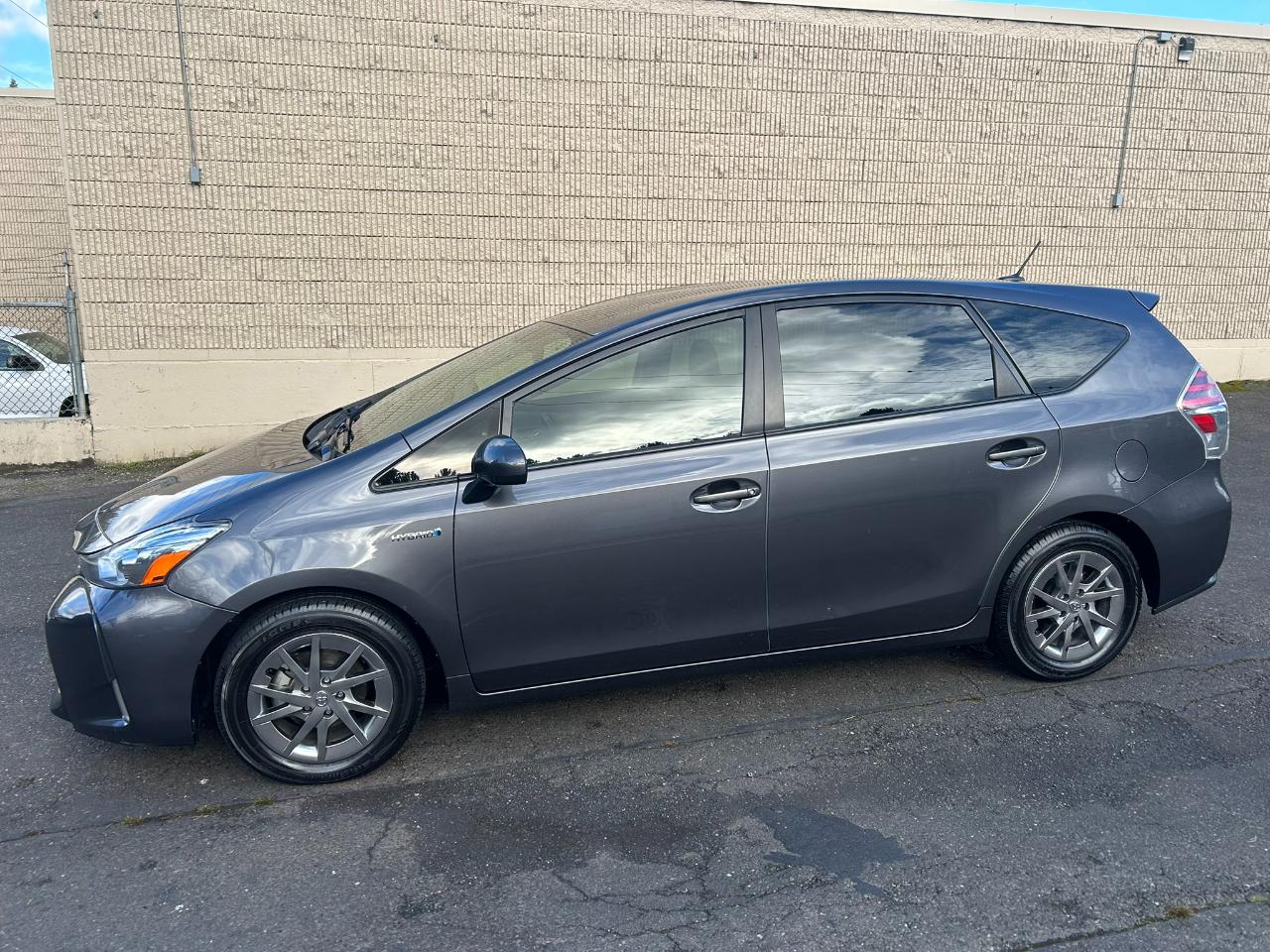 Toyota Prius V Four 2016