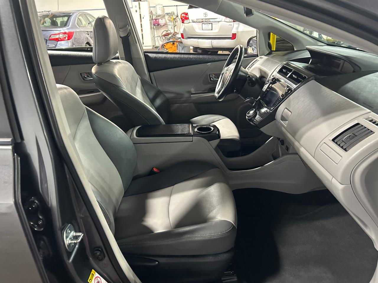 Toyota Prius V Four 2016