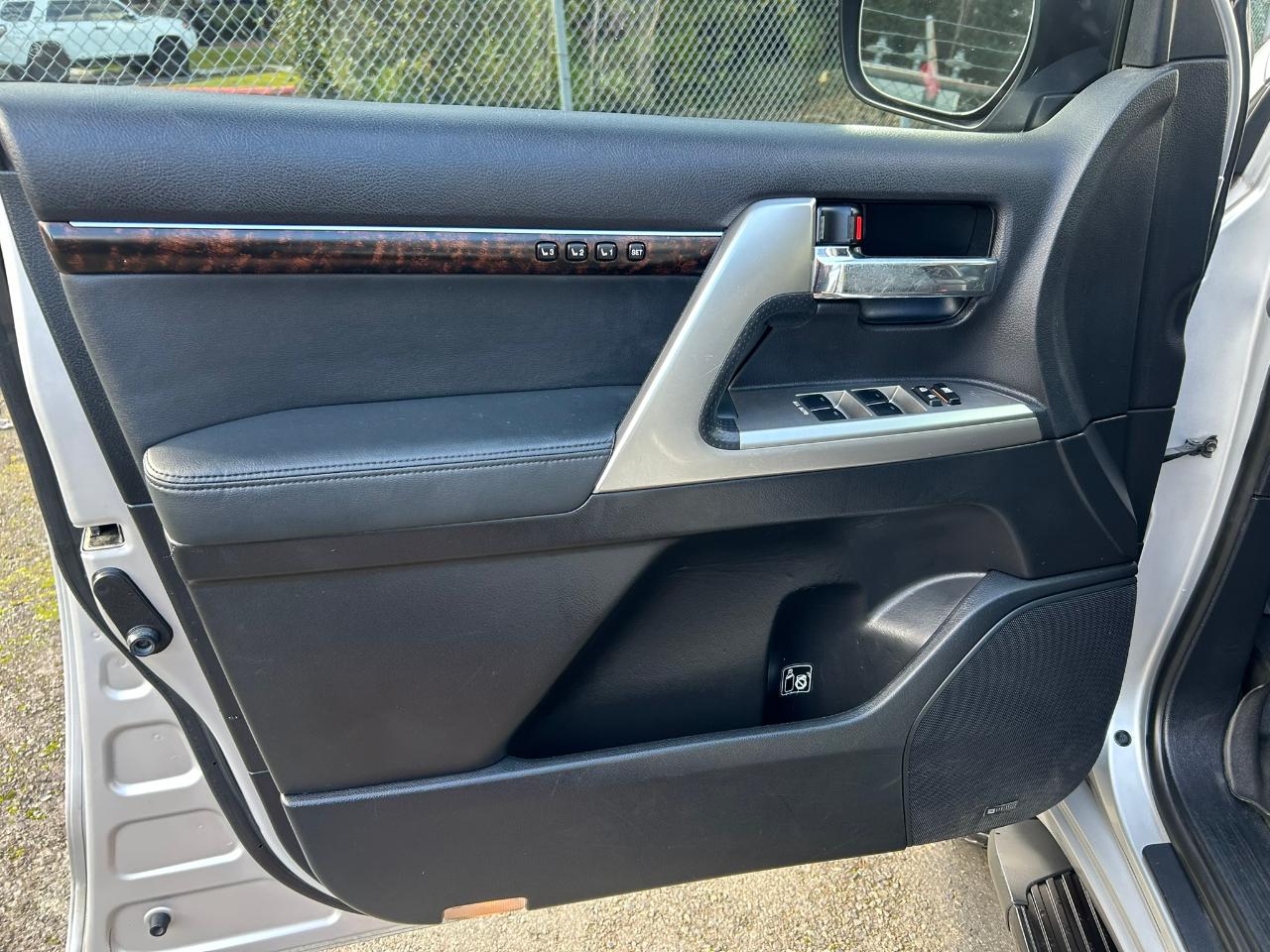 Toyota Land Cruiser 4WD 2014