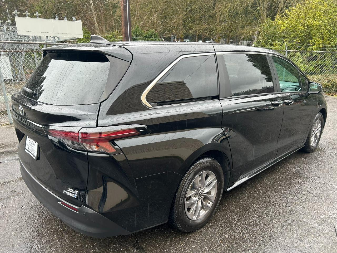 Toyota Sienna XLE 7-Passenger AWD 2023