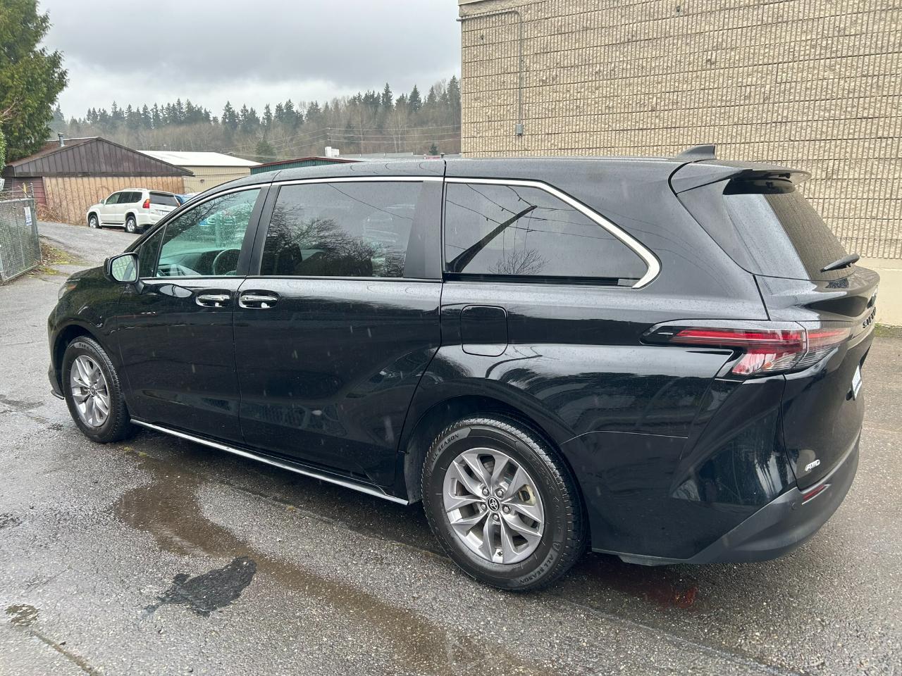 Toyota Sienna XLE 7-Passenger AWD 2023