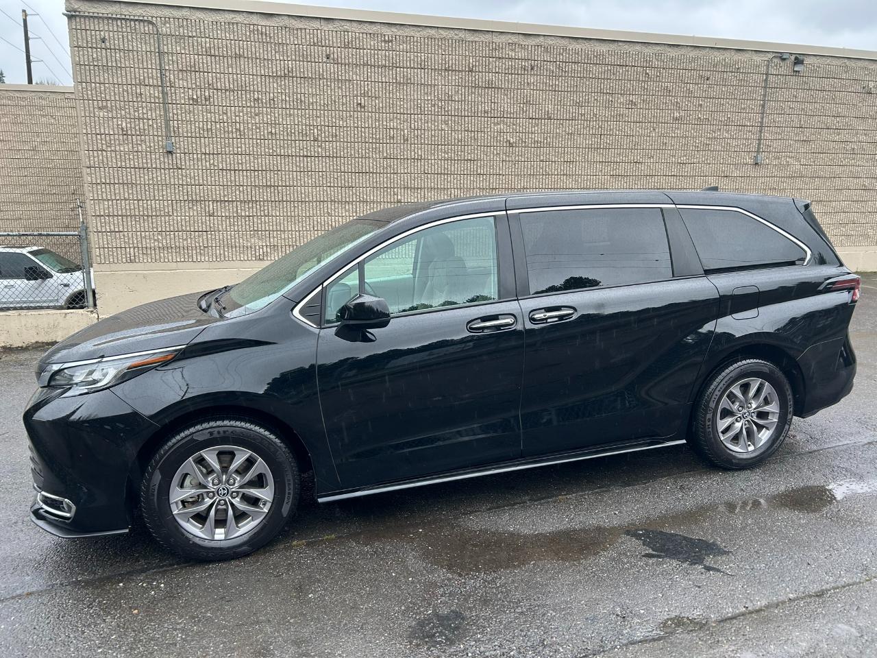 Toyota Sienna XLE 7-Passenger AWD 2023