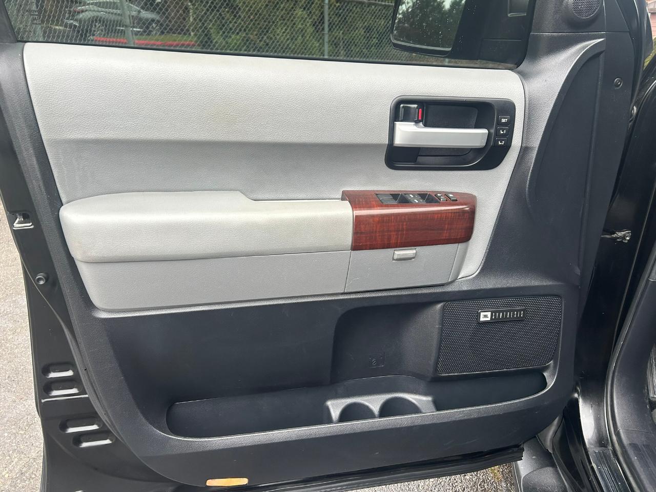 Toyota Sequoia Plantium 4WD FFV 2014