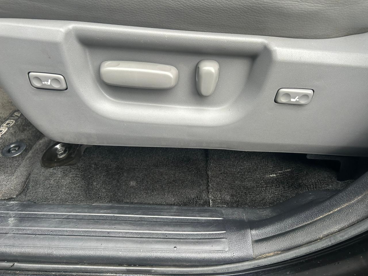 Toyota Sequoia Plantium 4WD FFV 2014