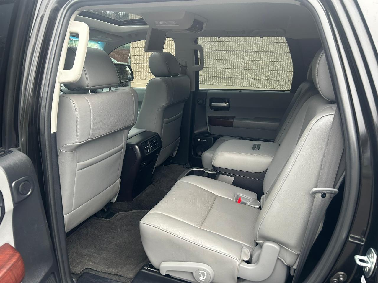 Toyota Sequoia Plantium 4WD FFV 2014