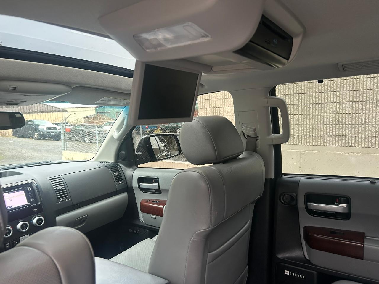 Toyota Sequoia Plantium 4WD FFV 2014